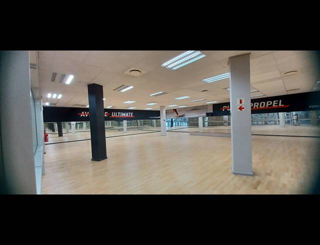 2,355M² RETAIL TO LET IN CRAIGHALL PARK